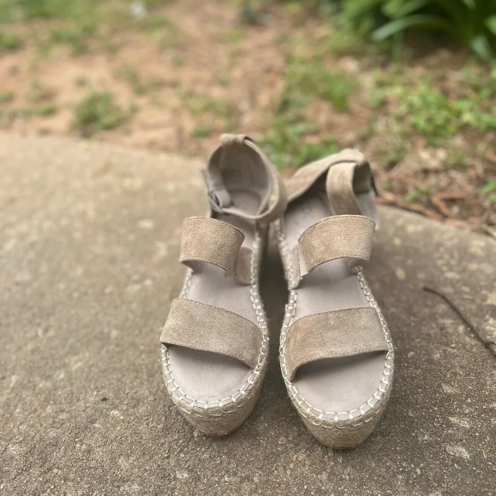 Coconuts Women's Tan Wedge Sandals. 8